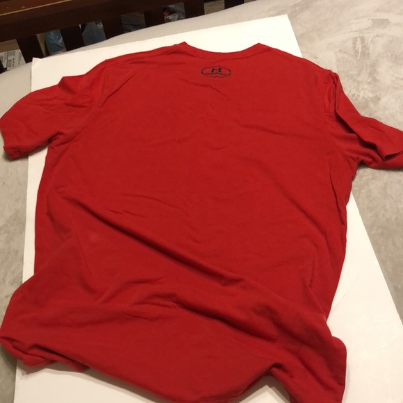 Under Armour Men’s Short Sleeve T-Shirt Size Medium, Red with Gray Logo - Picture 4 of 5